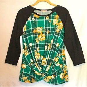 💚Ultra Flirt top Kelly plaid/flowers, front  twist with black 3/4 sleeves